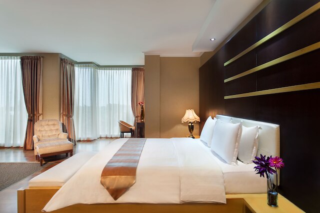 サハティ ホテル