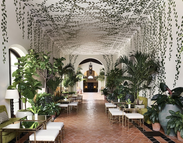 フォー シーズンズ ホテル アット ザ サーフ クラブ