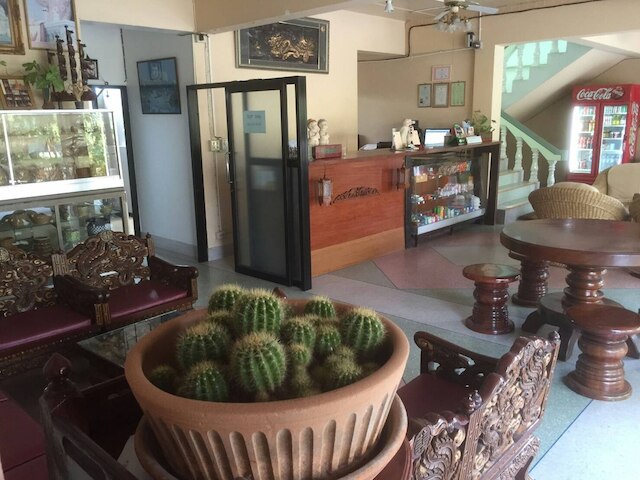 スリソムタイ ホテル