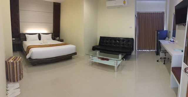 チャンスダー レイク ビュー ホテル