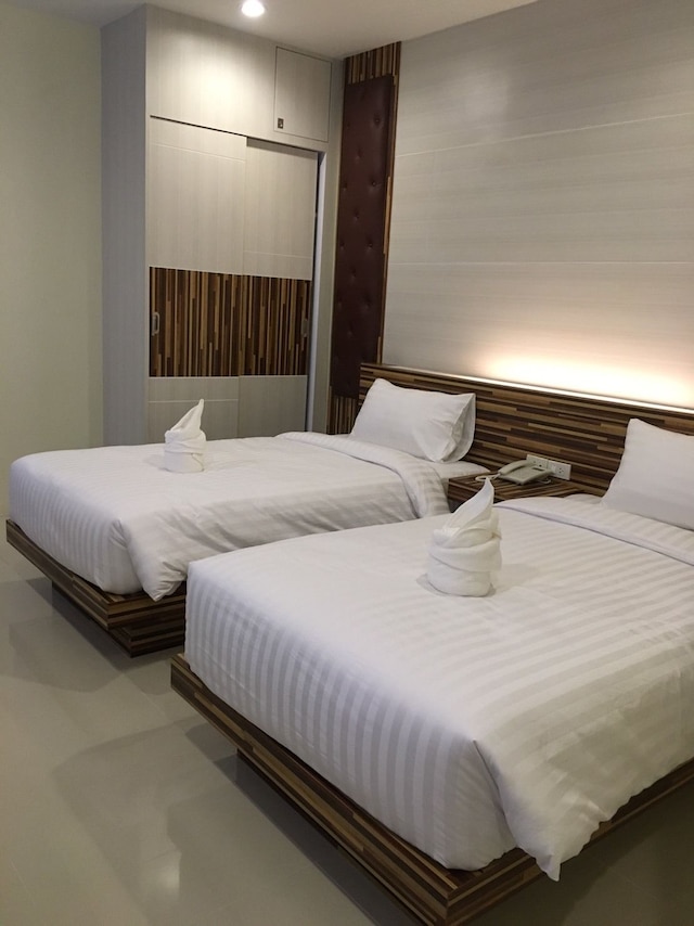 チャンスダー レイク ビュー ホテル