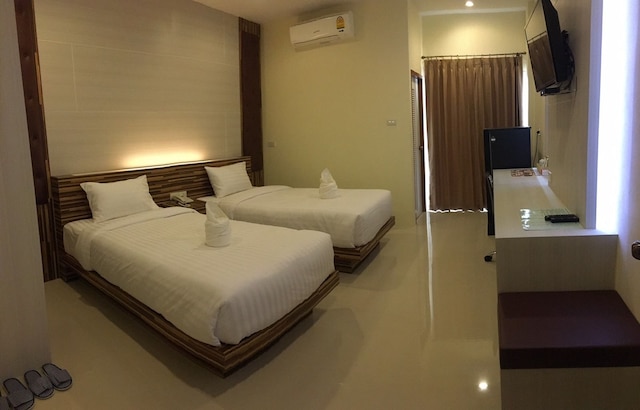 チャンスダー レイク ビュー ホテル