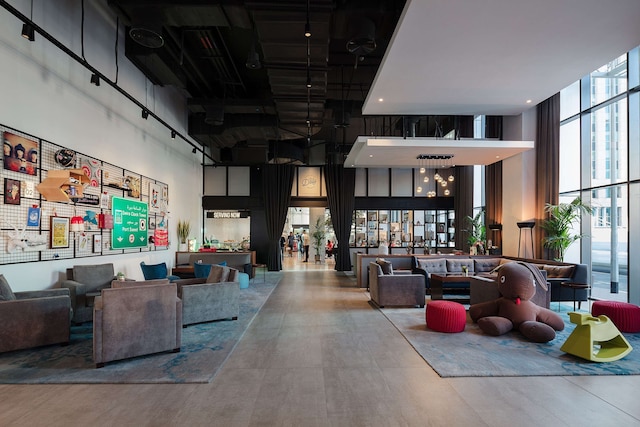 ローブ シティ センター デイラ