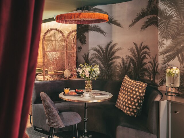 スノッブ ホテル