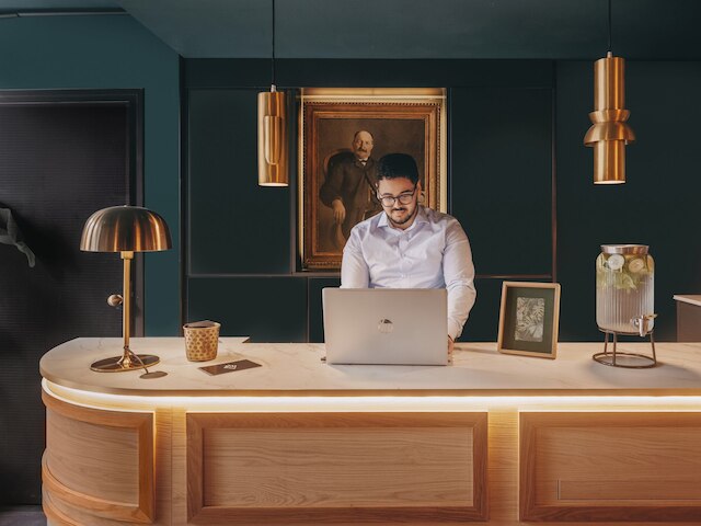 スノッブ ホテル