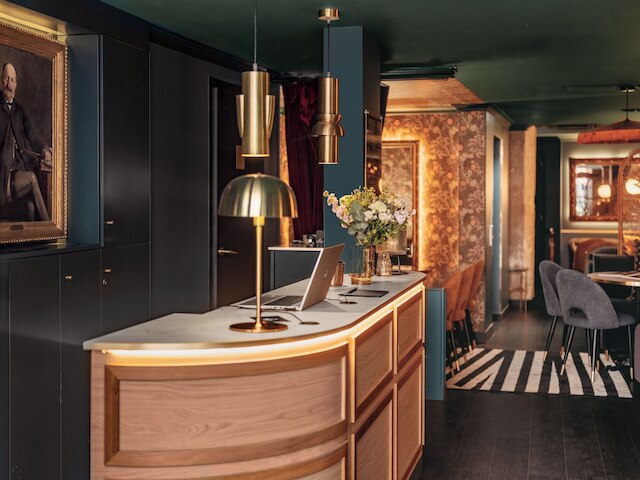 スノッブ ホテル