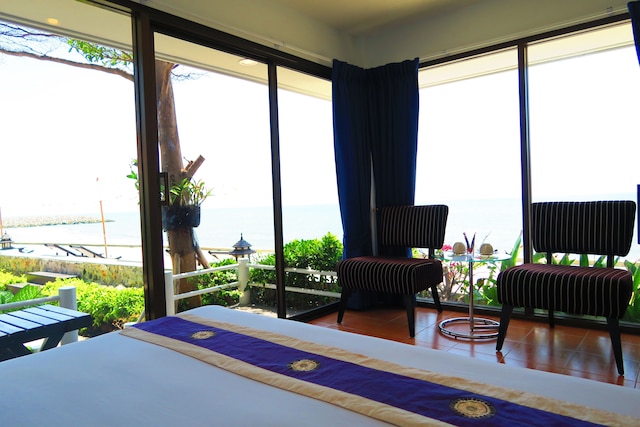 チョムタレー リゾート アット ハド チャオサムラン ビーチ