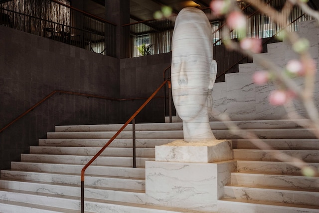 アット シックス