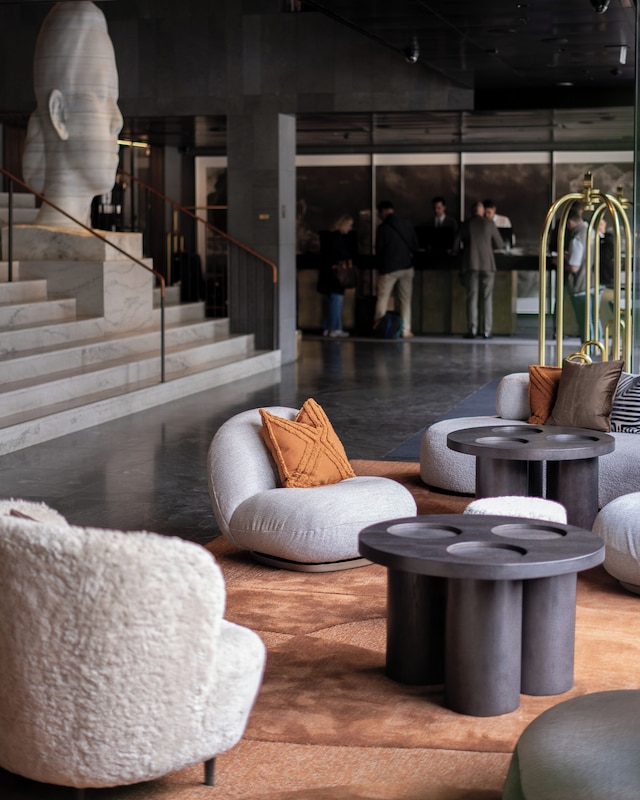 アット シックス