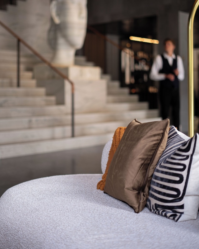 アット シックス