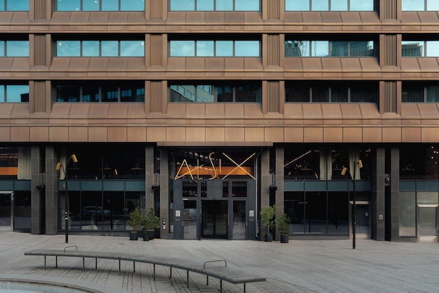 アット シックス