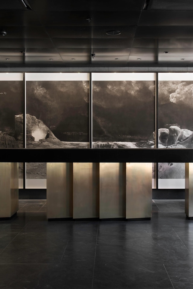 アット シックス