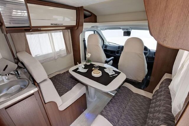 ゴー アウトドアーズ モーター ホーム - キャラバン パーク