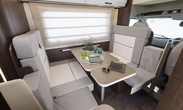 ゴー アウトドアーズ モーター ホーム - キャラバン パーク