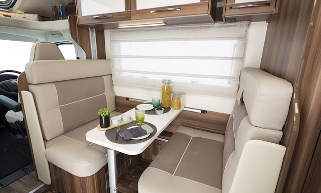 ゴー アウトドアーズ モーター ホーム - キャラバン パーク