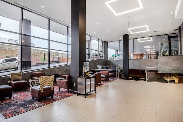 コンフォート イン & スイーツ ニア スタジアム