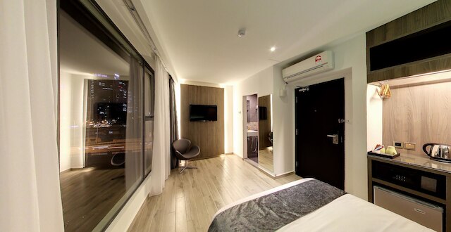 フローラ バイ クロスローズ ホテル