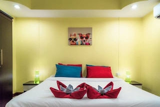 ハリーズ ホテル、バー & レストラン