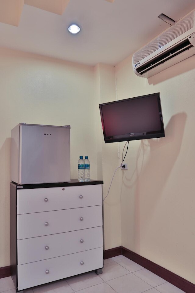 ハリーズ ホテル、バー & レストラン