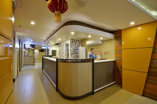 ホテル 99 モニュメント カロオカン