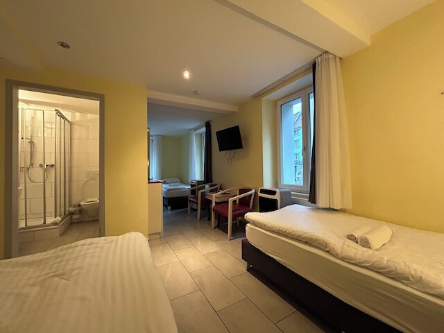 ガストハウス 210