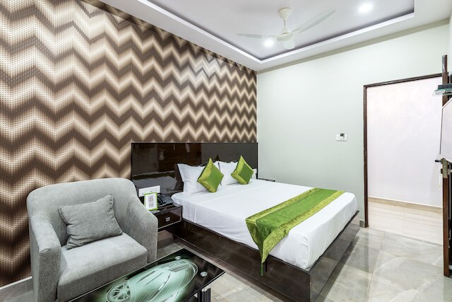 トリーボ グリーンウッドプレミアスイーツ、オールドエアポートロード