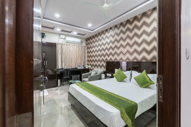 トリーボ グリーンウッドプレミアスイーツ、オールドエアポートロード