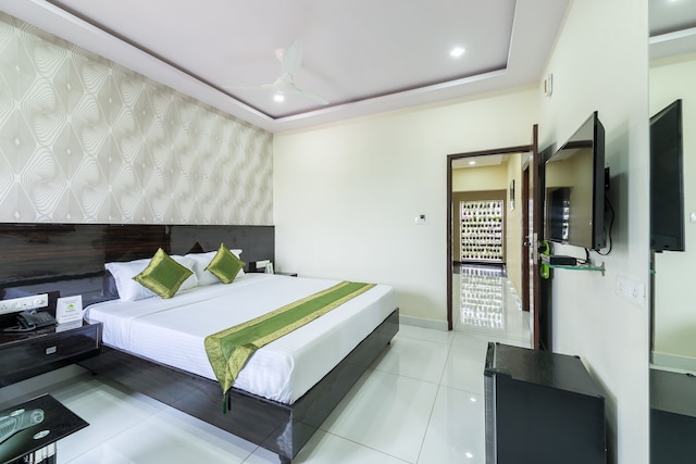 トリーボ グリーンウッドプレミアスイーツ、オールドエアポートロード