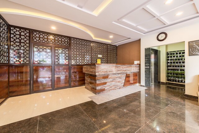 トリーボ グリーンウッドプレミアスイーツ、オールドエアポートロード