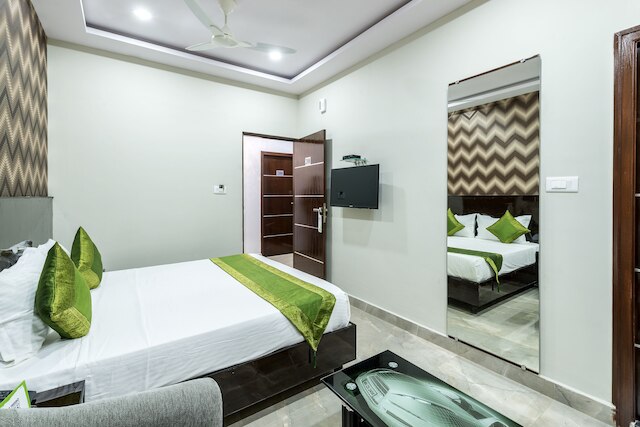 トリーボ グリーンウッドプレミアスイーツ、オールドエアポートロード