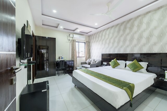 トリーボ グリーンウッドプレミアスイーツ、オールドエアポートロード