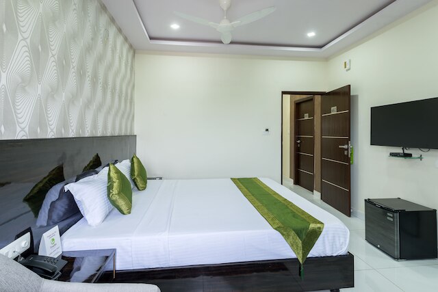 トリーボ グリーンウッドプレミアスイーツ、オールドエアポートロード