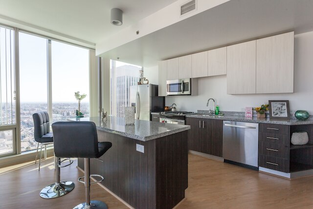 トリップブズ バーモント アパートメンツ