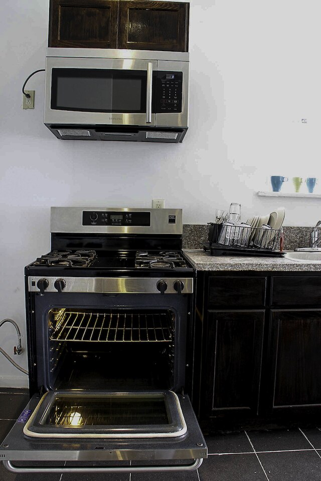 ファーニッシュド ロサンゼルス アパートメンツ