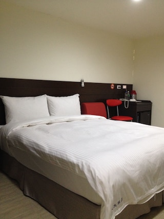 ビッグ ベアー ホテル (華大商旅)