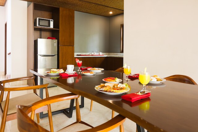 ヴィラ サヴォヤ スミニャック バリ