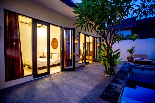 ギリ・サンズ・ホテル&バー