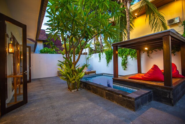 ギリ・サンズ・ホテル&バー