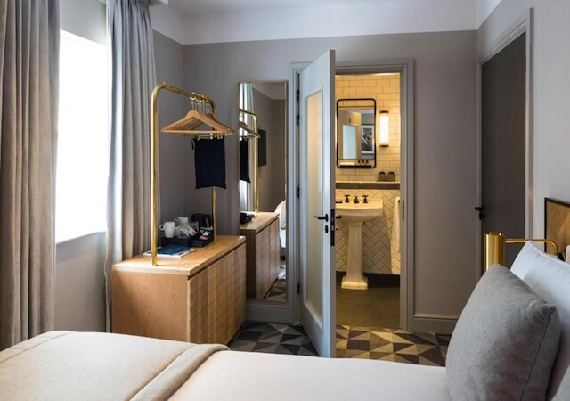 ビクトリー ハウス レスター スクエア