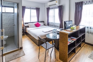 ザ キューブ サトーン ブティック