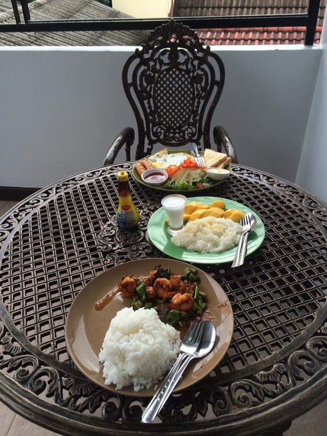 ザ キューブ サトーン ブティック