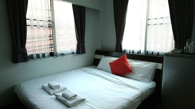 ザ キューブ サトーン ブティック