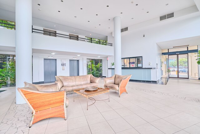 リバー・プラザ・アパートメンツ