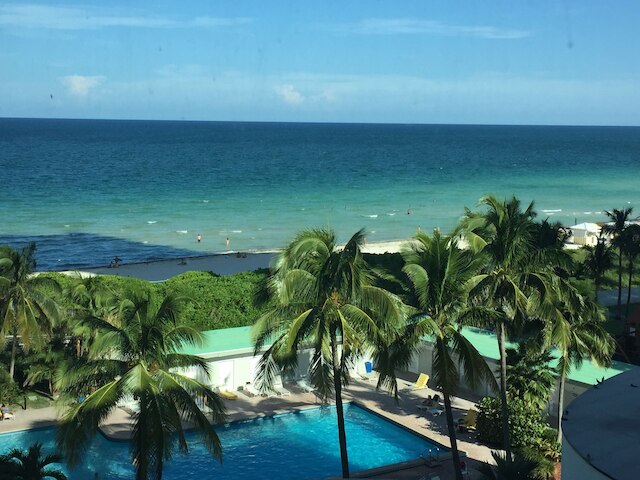 カサブランカ バイ デザイン スイーツ マイアミ