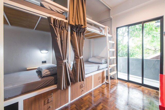 ハウス ホステル