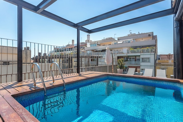 MSB ルーフトップ プール シティ センター