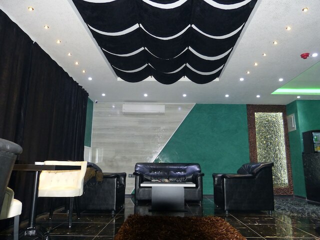 AG シシュリ ホテル