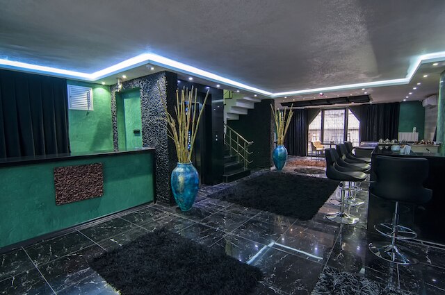 AG シシュリ ホテル