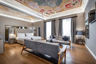 マルテッリ 6 スイーツ アンド アパートメンツ