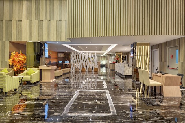 プラチナム アジスチプト ホテル & カンファレンス